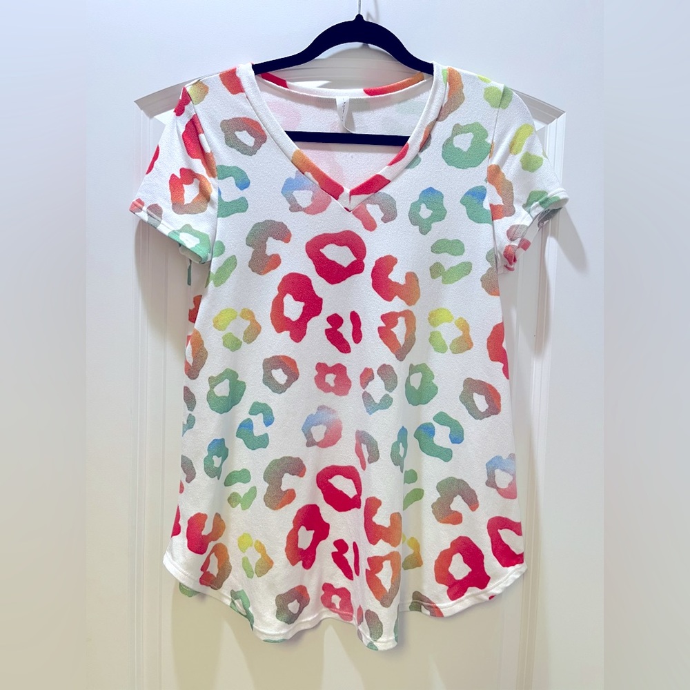 Colorful Animal print size small short sleeve top